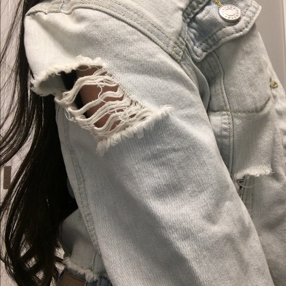 Cropped lightwash denim Jacket - Picture 2 of 6